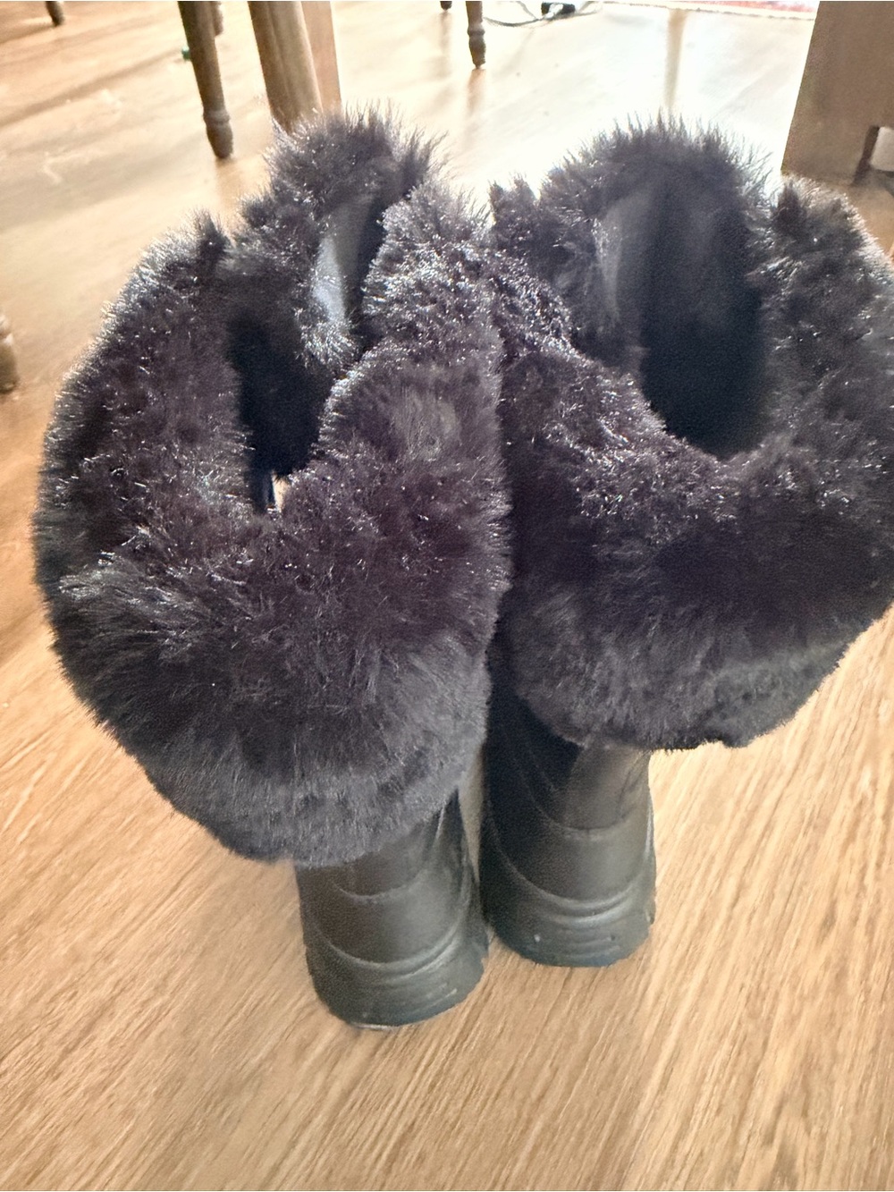 UGG Black Lace-Up Faux-Fur Winter Boots - Picture 5 of 5
